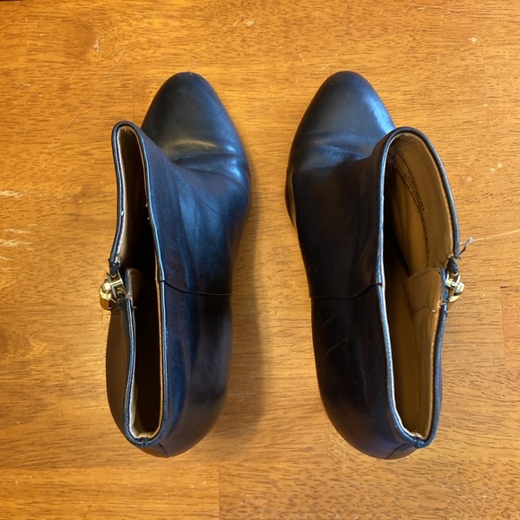 Banana Republic Womens Size 7.5 Black Leather Heeled Booties Gold Side Zipper - Picture 5 of 15